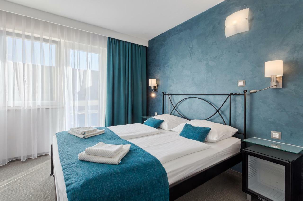 Standaard Tweepersoonskamer met 1 of 2 Bedden en Balkon