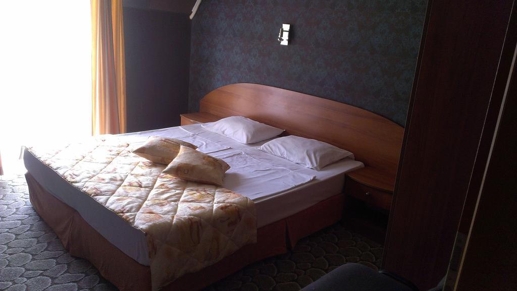 Doppel- oder Zweibettzimmer