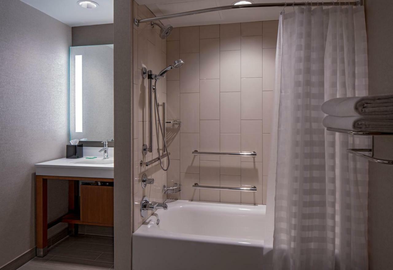 Queen Room with Two Queen Beds and Accessible Tub