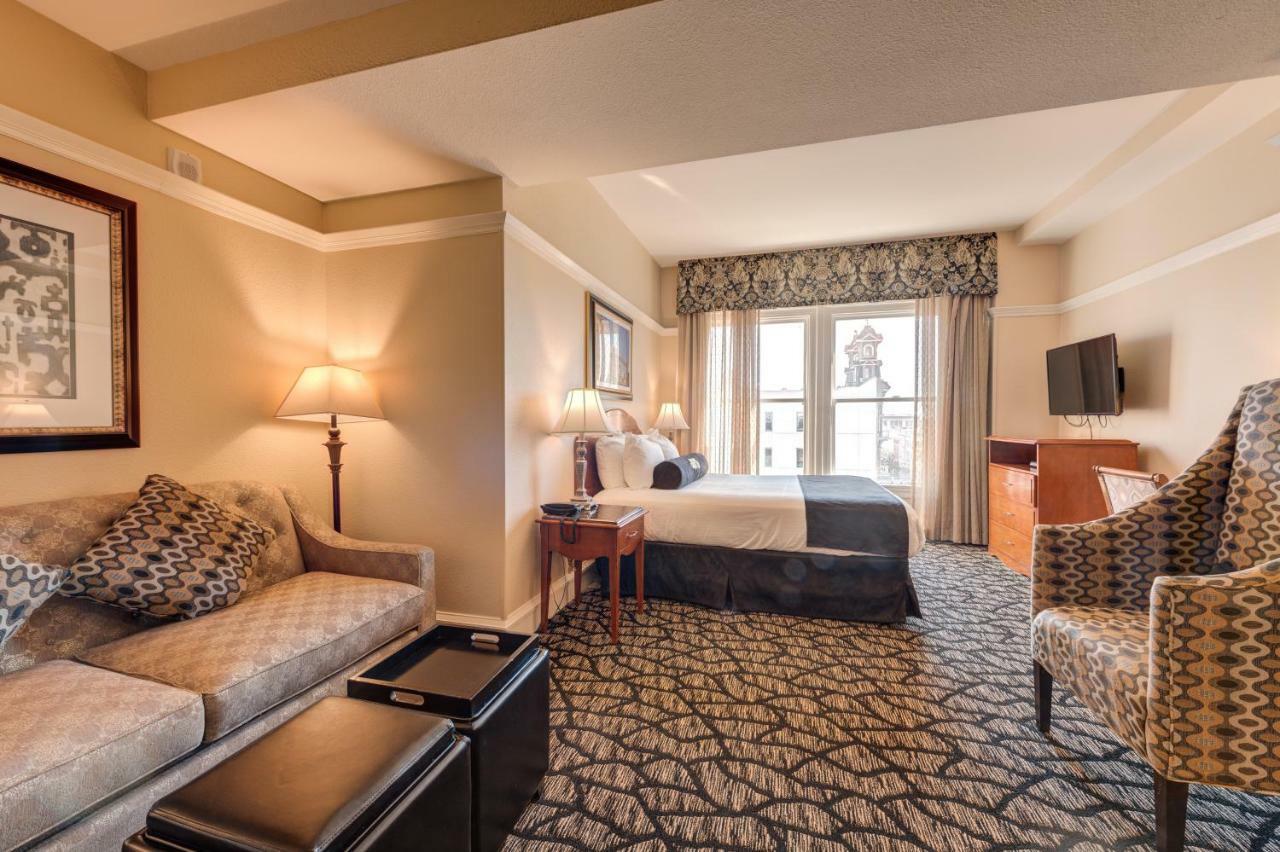Accessible Junior Suite ADA,798826698:JPEG