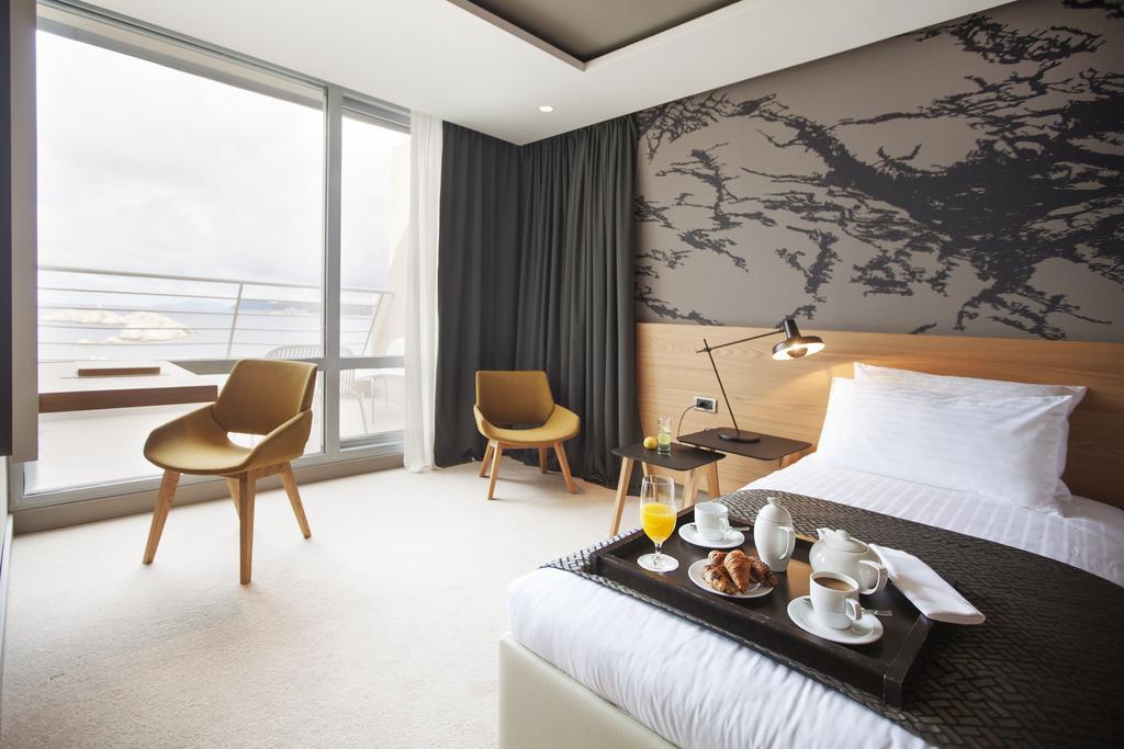 Junior Suite with Sea View and Balcony