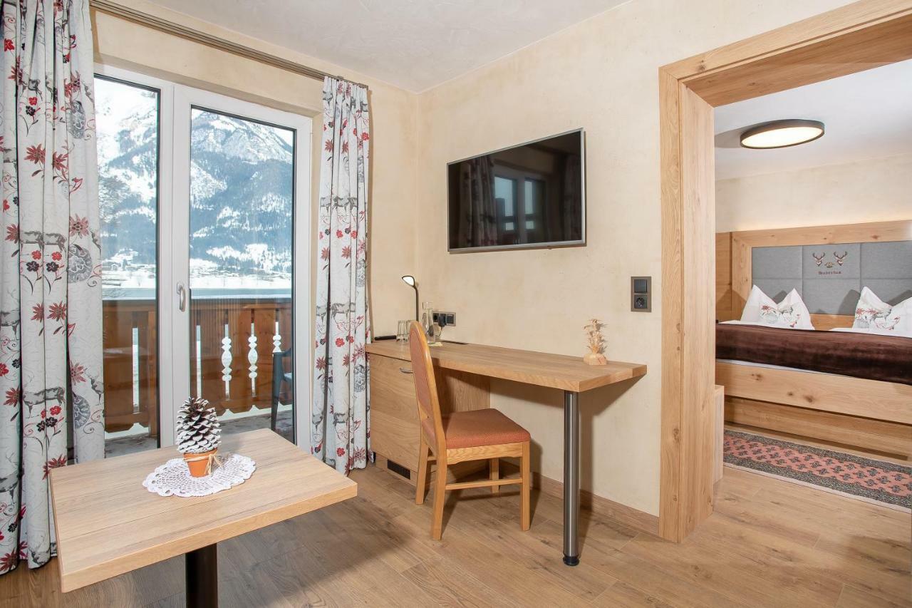 Deluxe Tweepersoonskamer met 1 of 2 Bedden en Uitzicht op het Meer