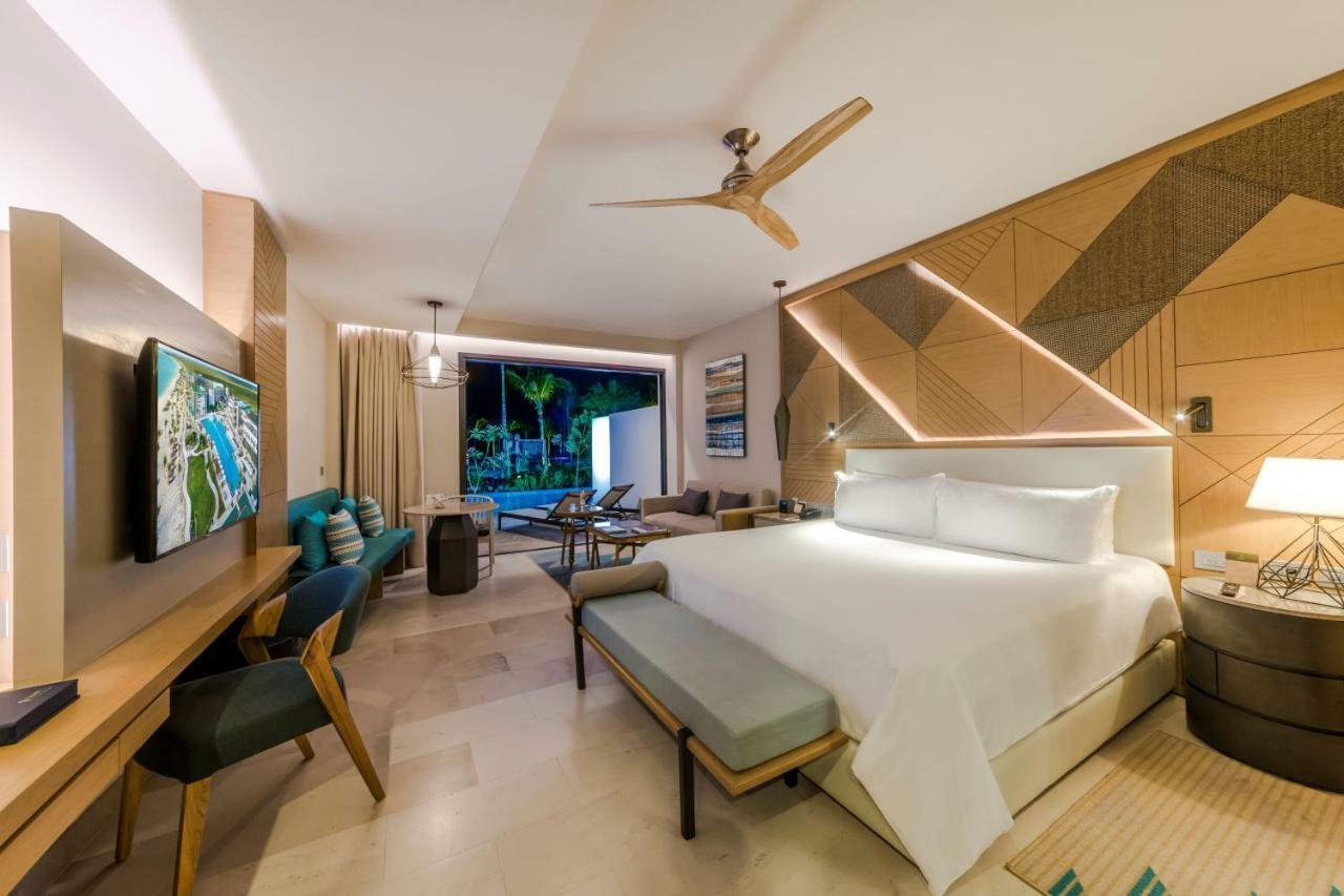 Junior Suite Swim Out Partial Ocean View