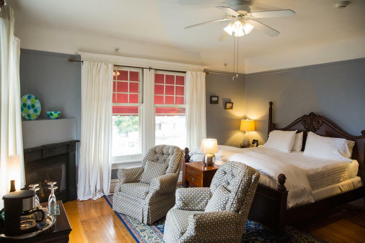 King Room with Mountain View