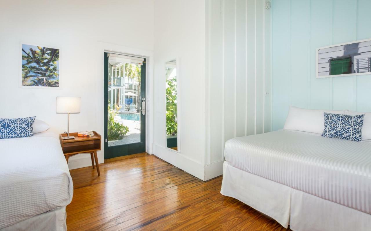 Cabana Queen Room with Twin Bed,806843850:JPEG