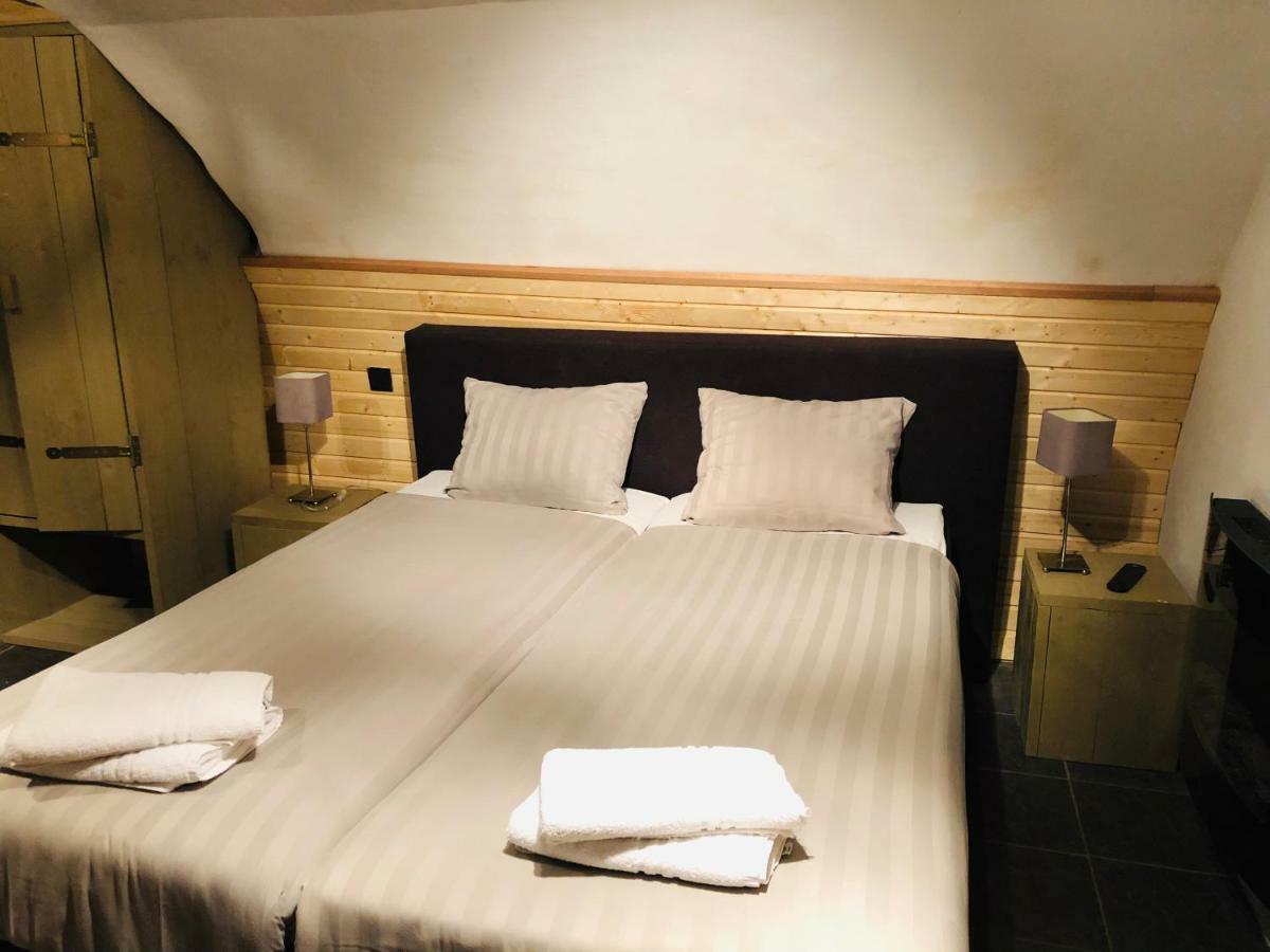 Kamer in kelder met sauna.
