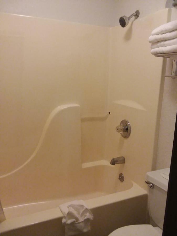 Queen Room - Non-Smoking