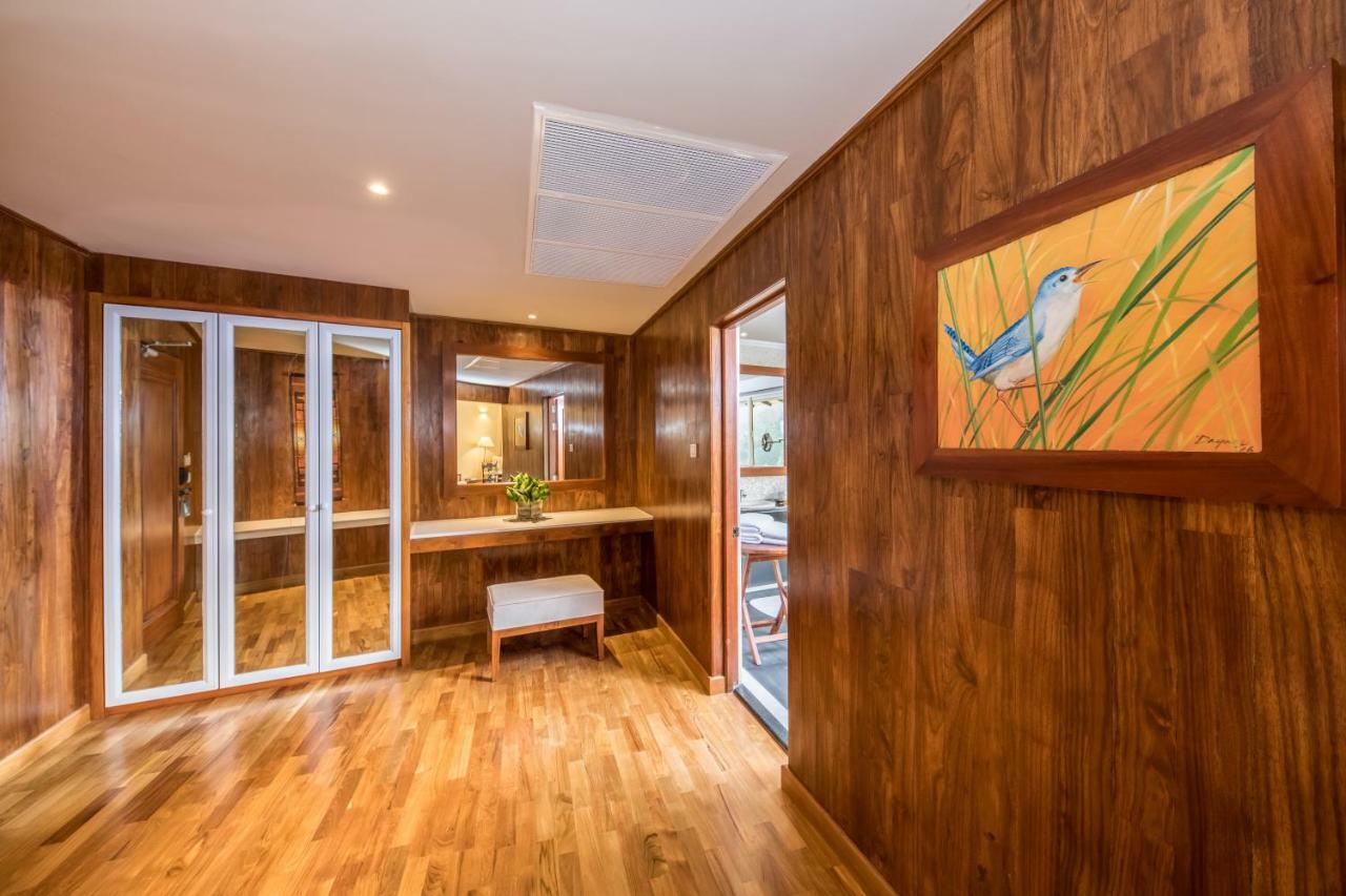 Suite with Mountain View