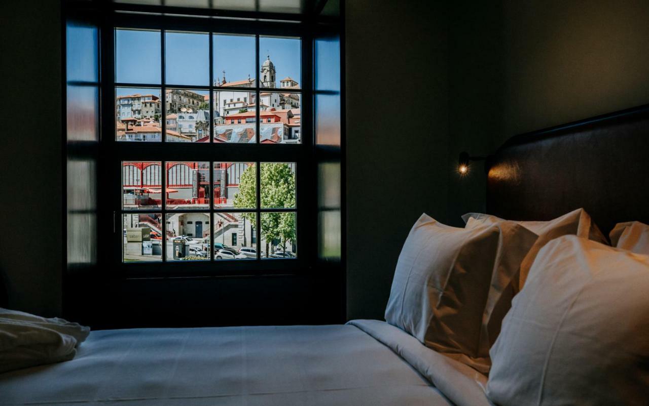 Cozy Room with City View