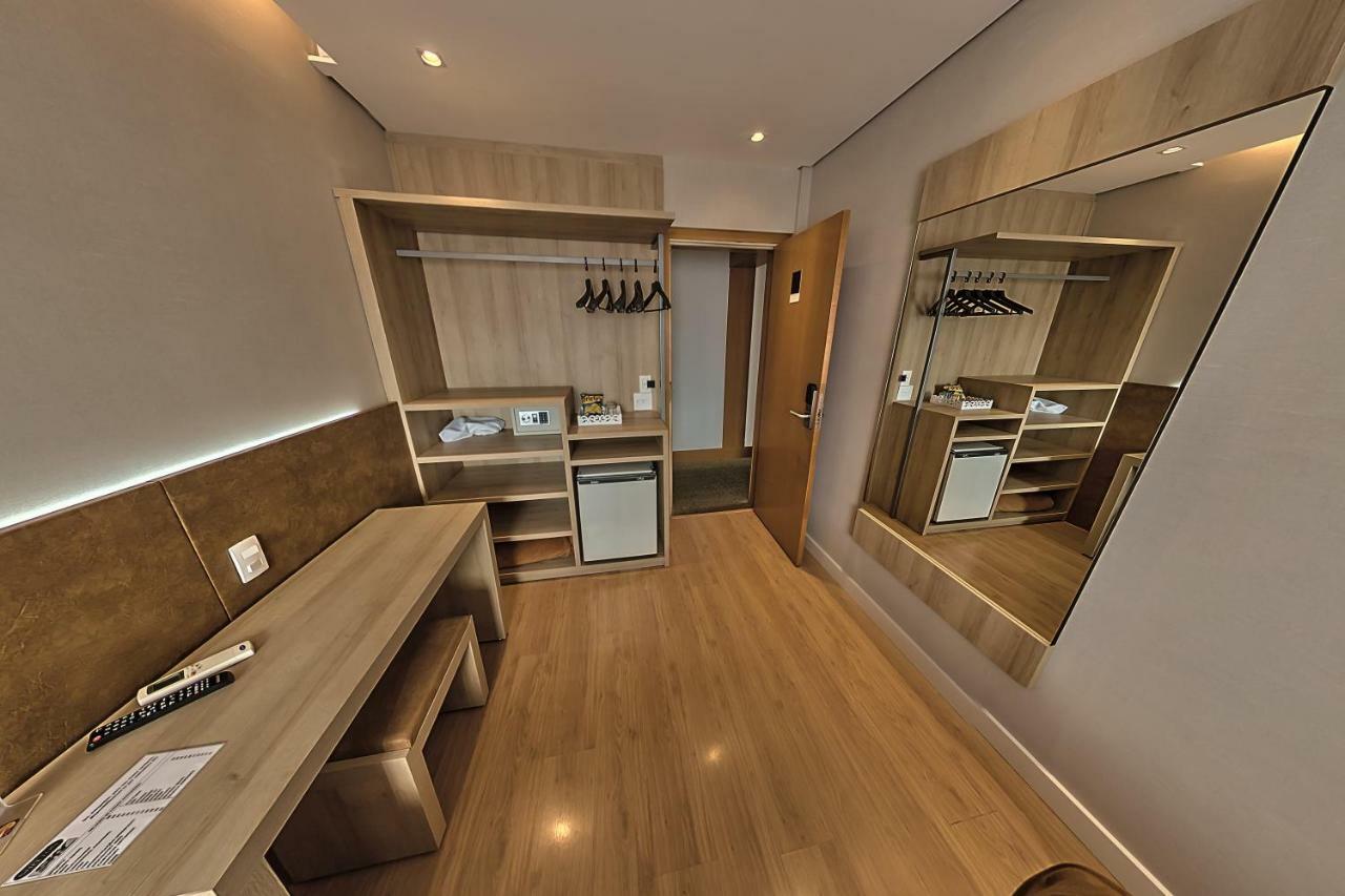 Quarto Deluxe com Cama de Casal ou 2 de Solteiro