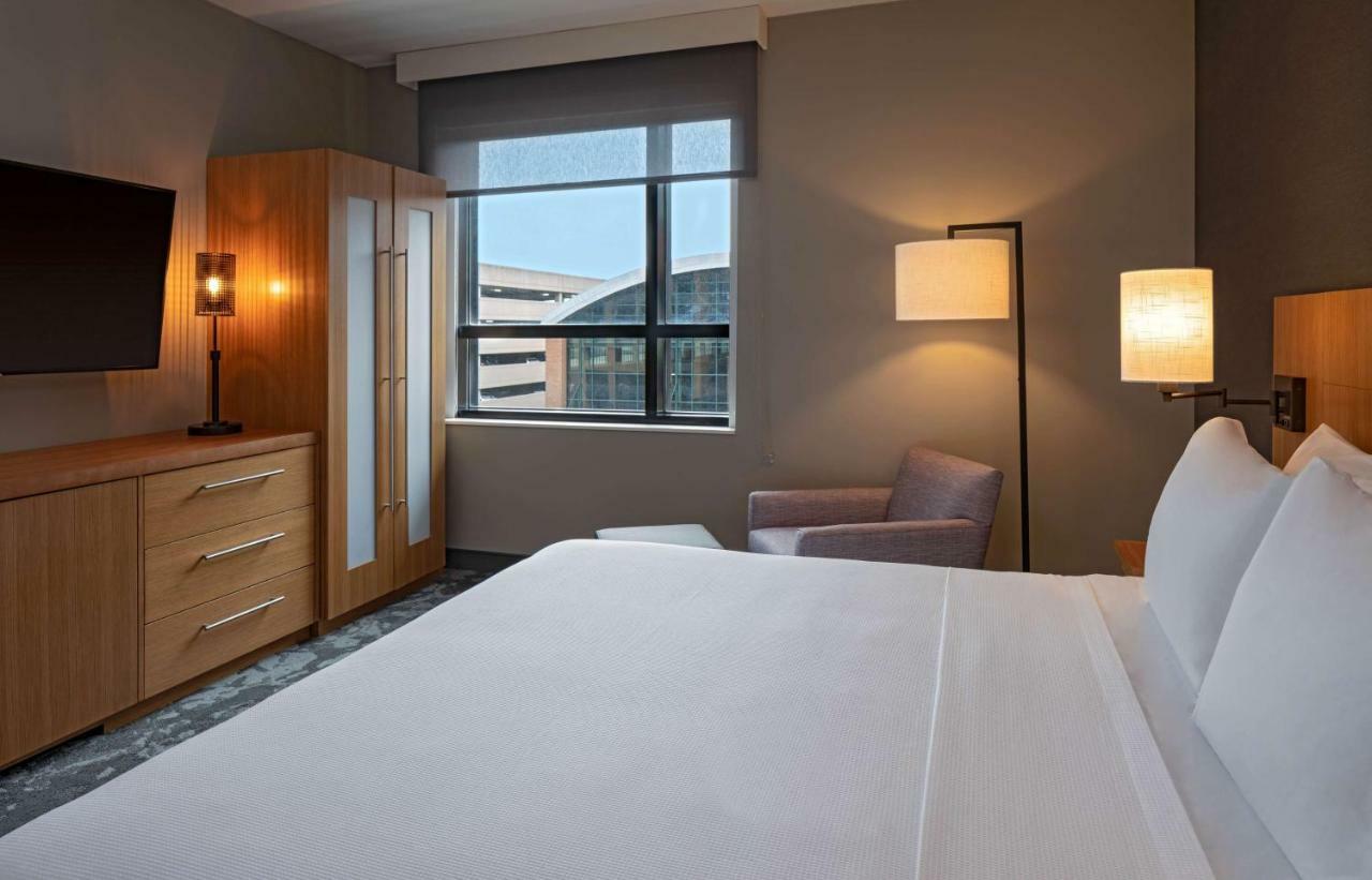 King Room with Roll-In Shower - Disability Access