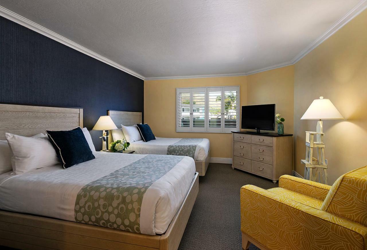 Courtyard View, Two Bedrooms, Two Queens
