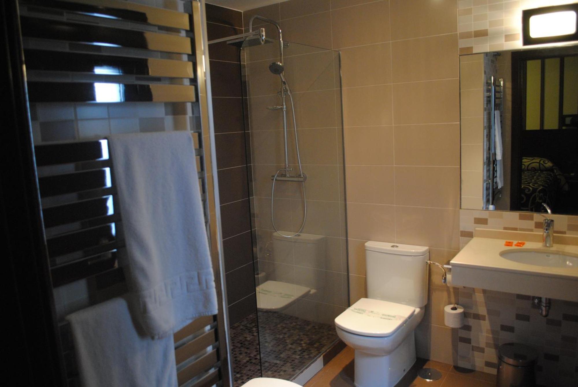 Single Room,641203152:JPEG