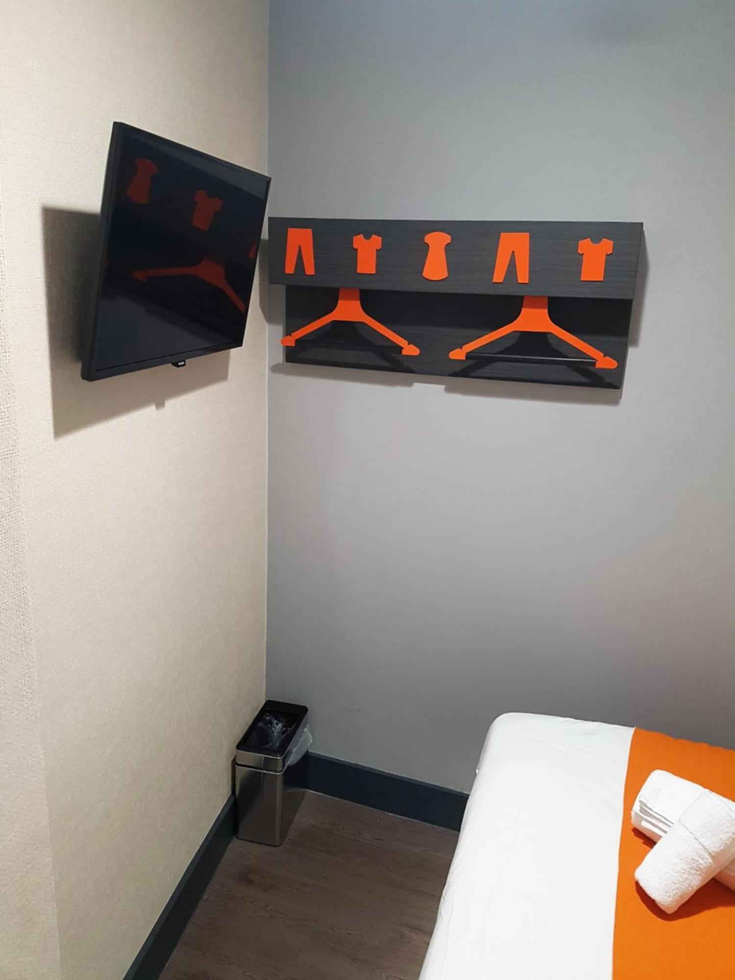 Double Room - No Window