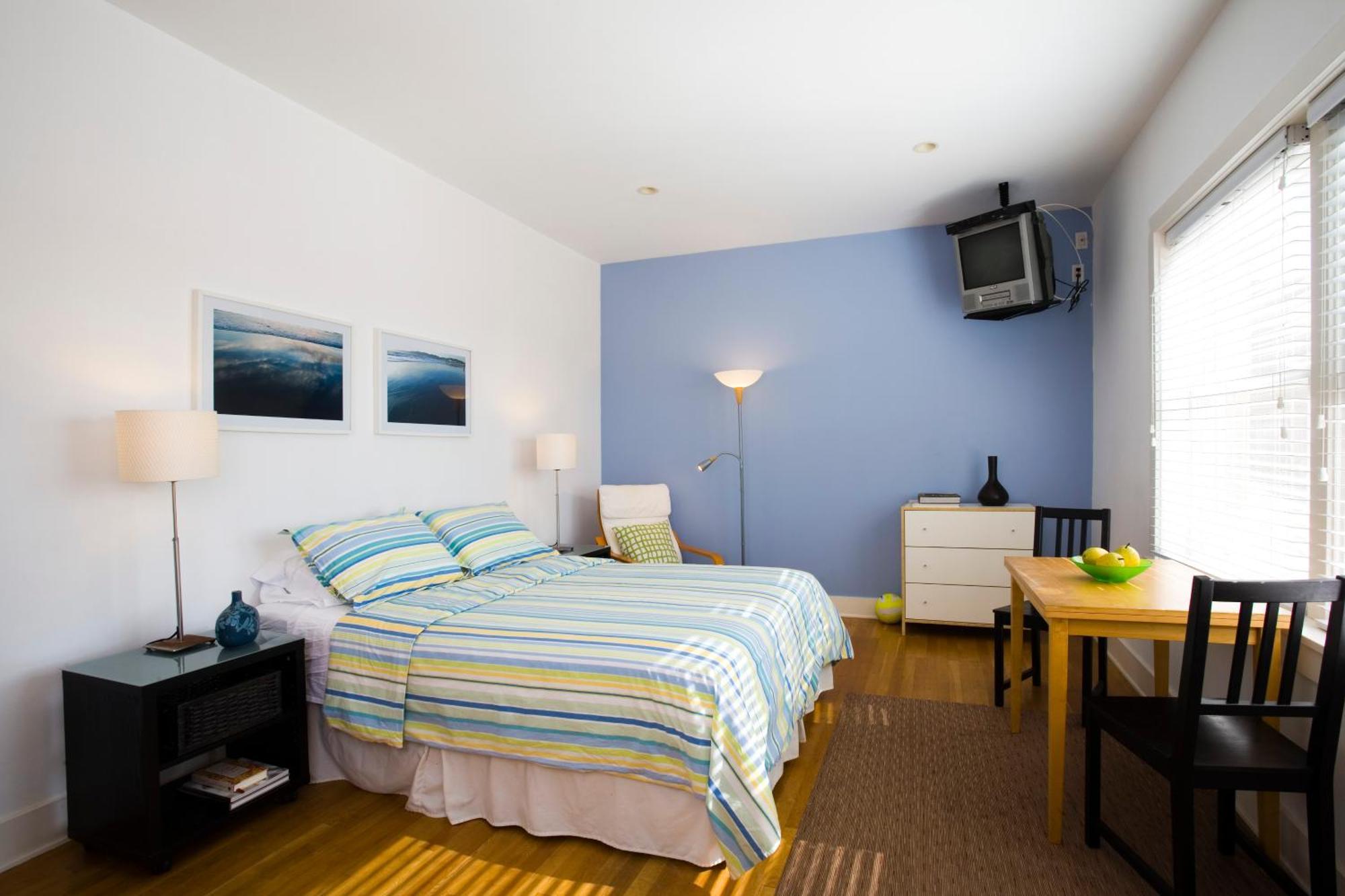 Suite Monolocale con Vista Oceano Parziale - 1 Letto Queen-Size
