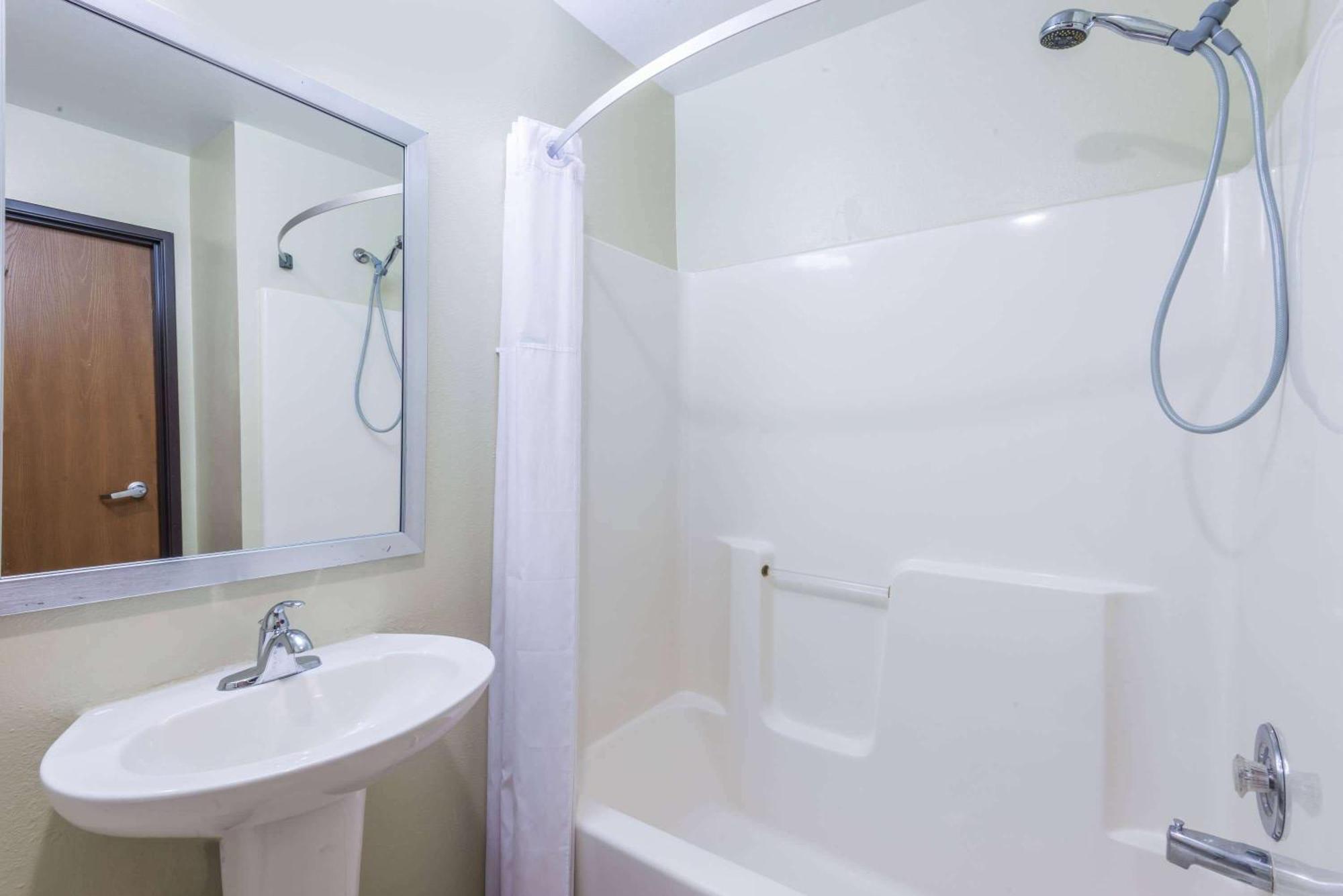 Queen Room - Disability Access/Non-Smoking