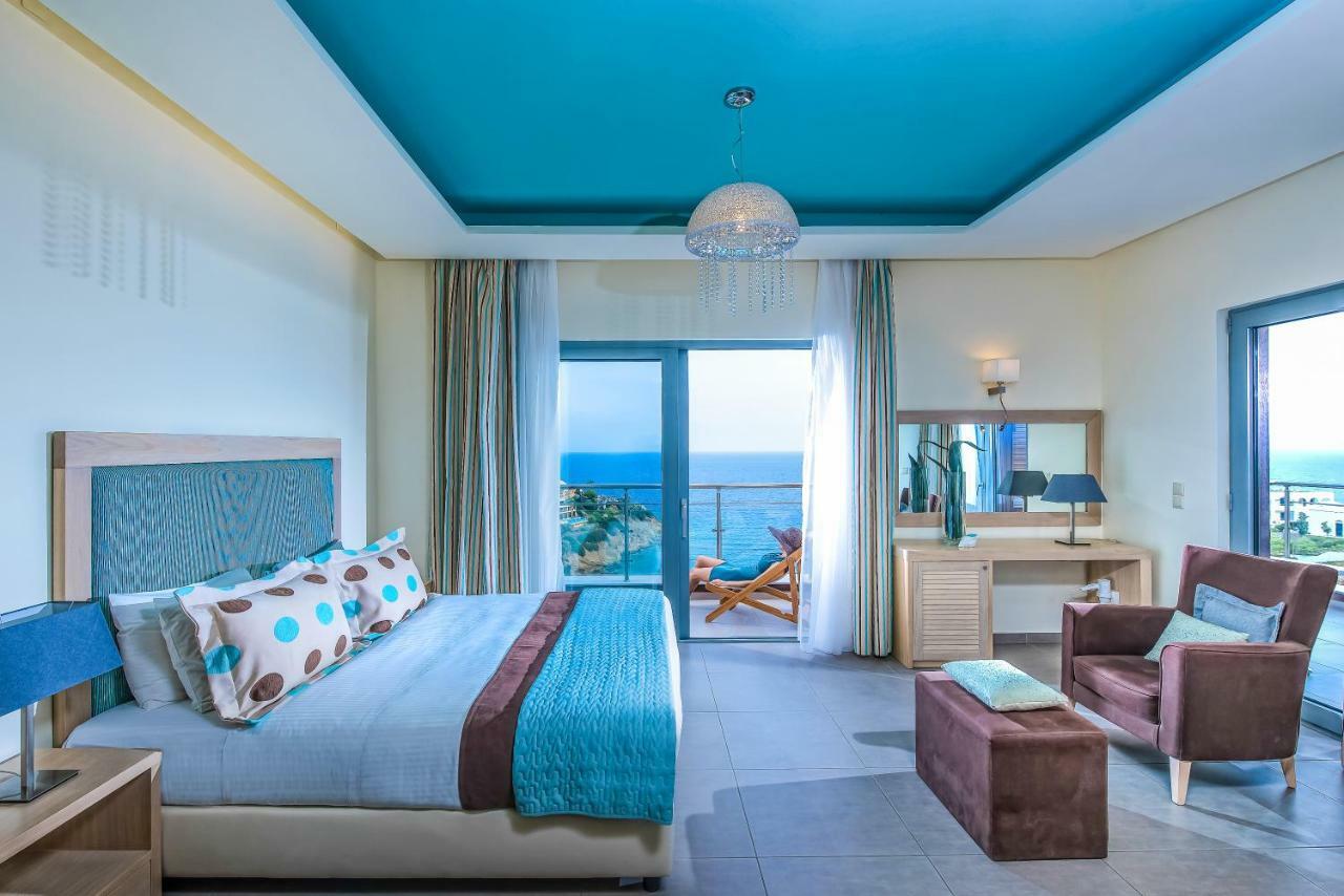 Luxuriöses Doppelzimmer mit Meerblick und eigenem Pool