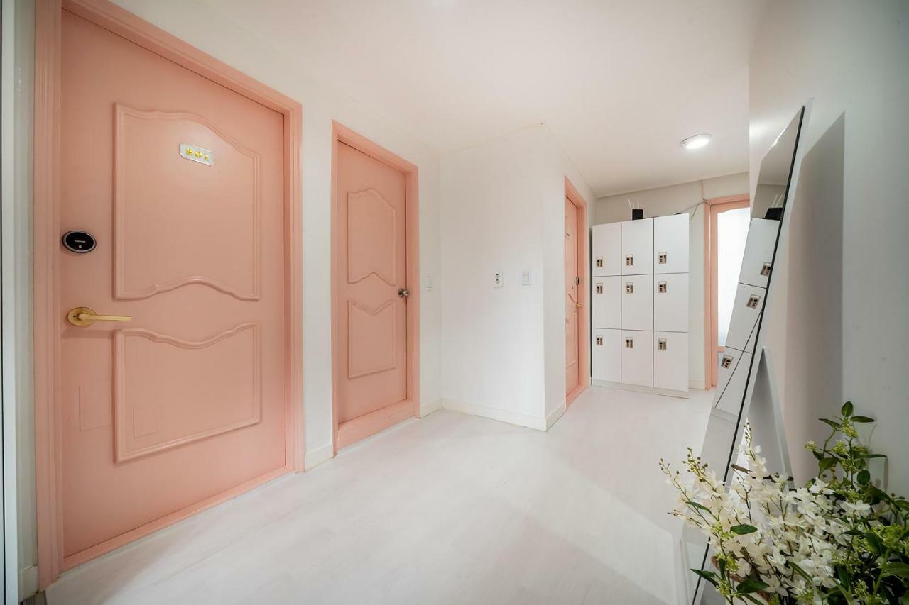 Female Only - Single Room with Shared Bathroom