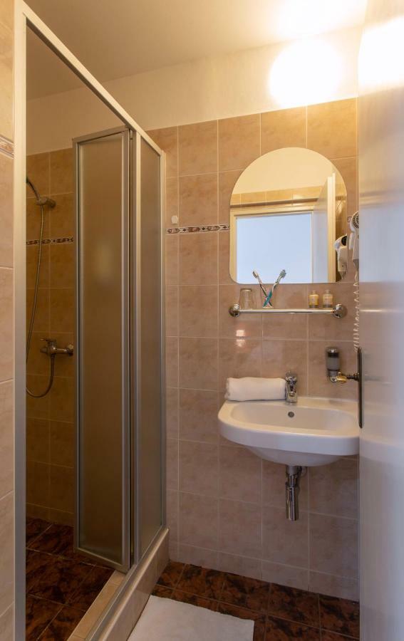 Eenpersoonskamer met Badkamer