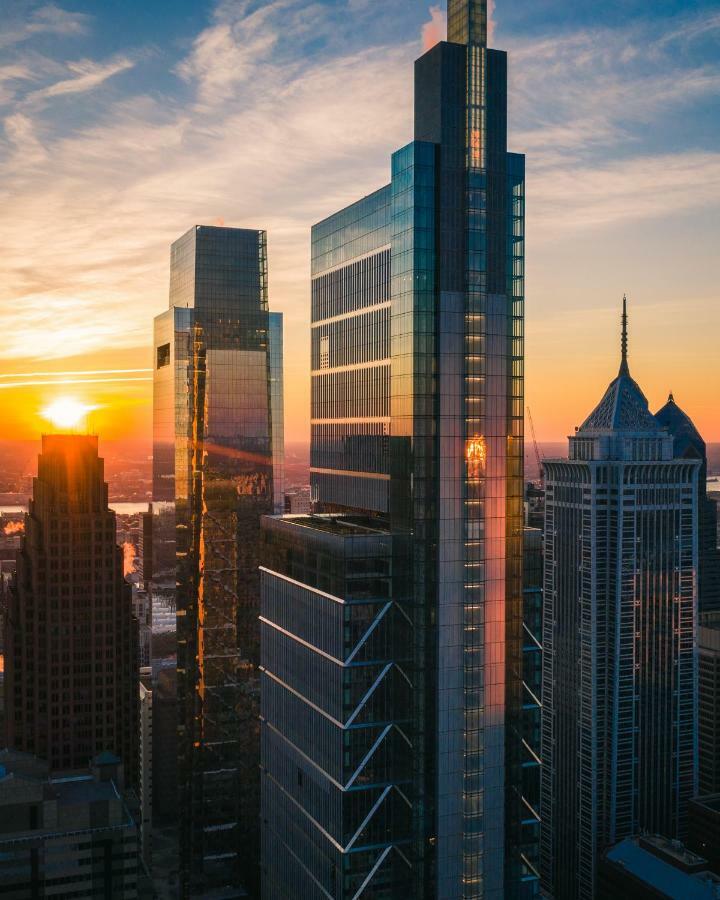 Premier Cityscape King Room