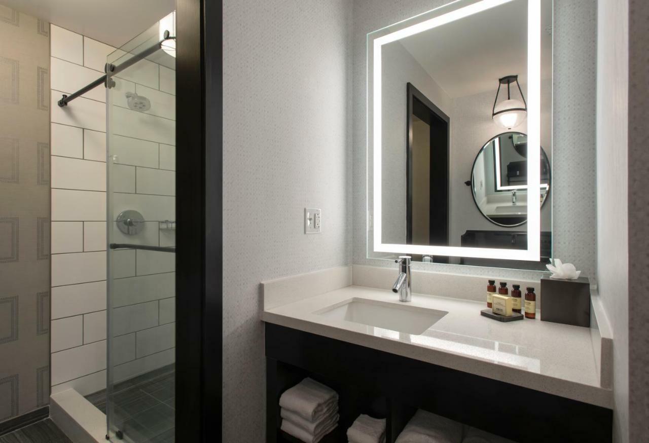 Guest Room, 1 King