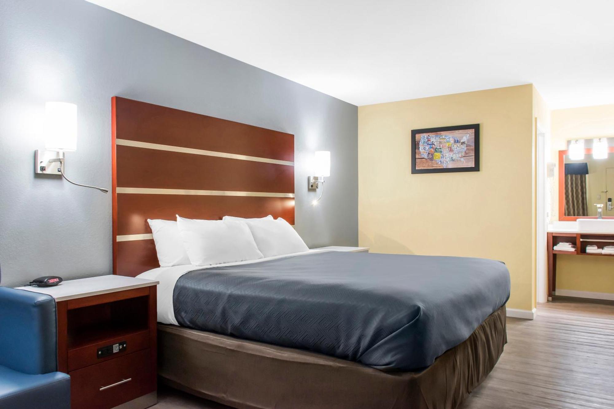 King Room - Non-Smoking,841897820:JPEG