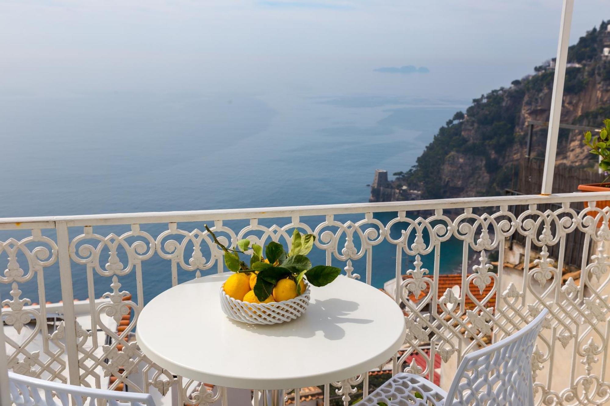 Camera Matrimoniale Deluxe con Balcone e Vista Mare