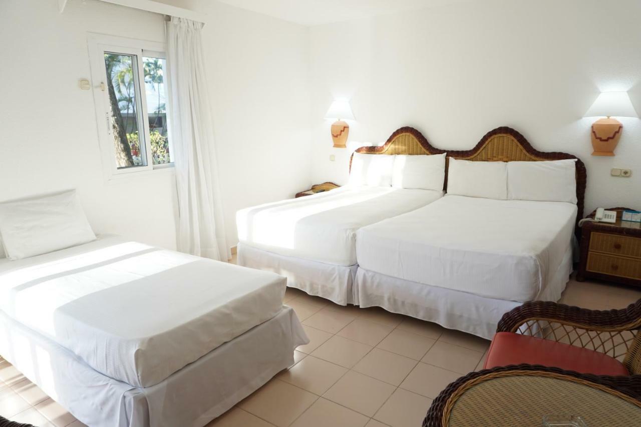 Family Room (3 Adults + 2 Children)
