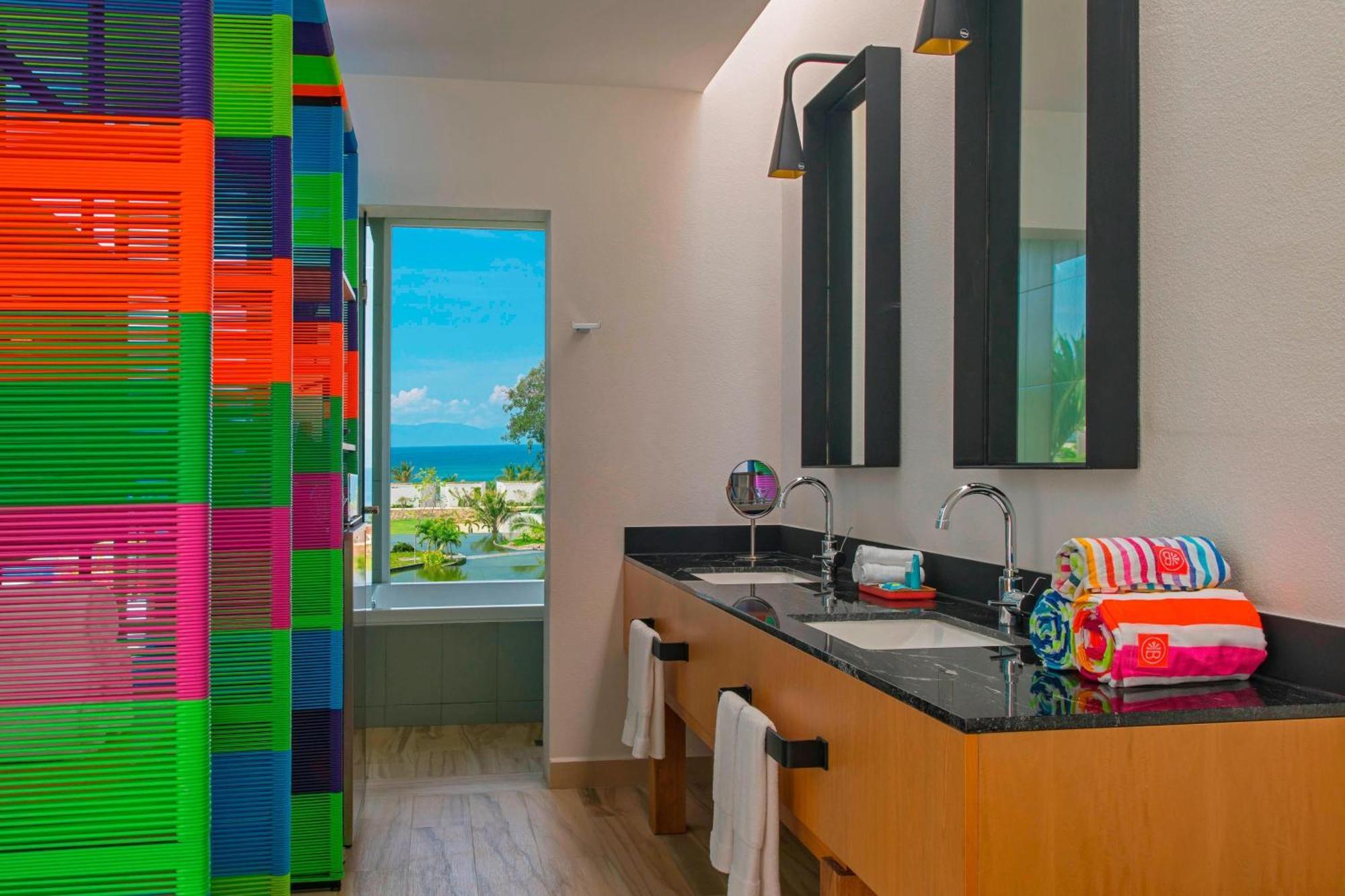Deluxe King Room with Ocean View
