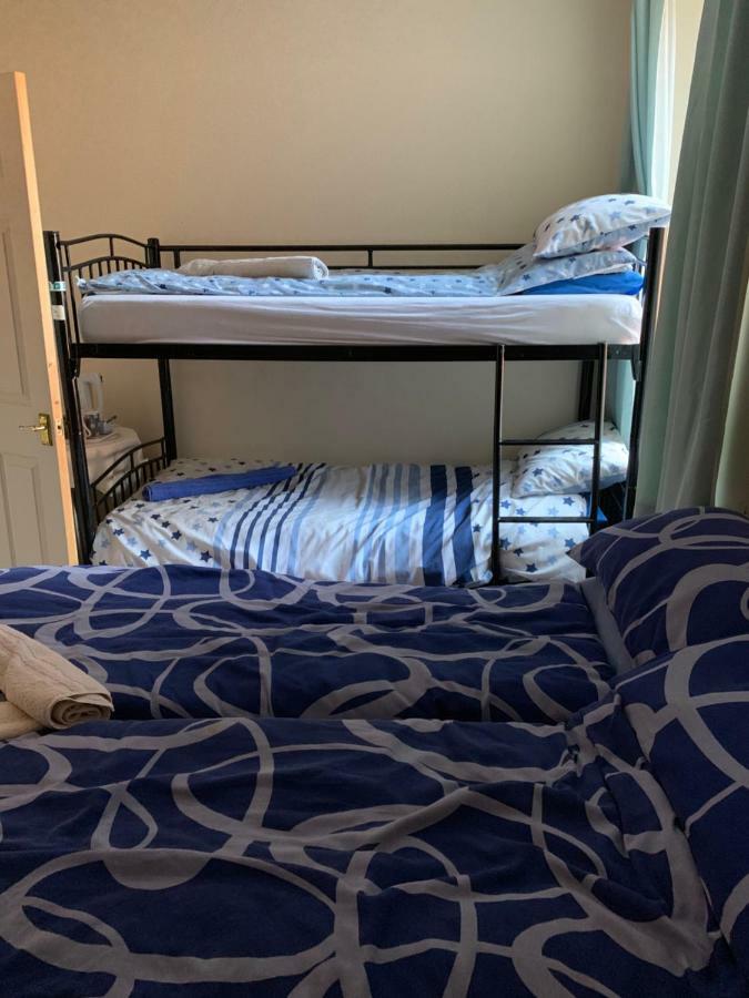 Vierbettzimmer mit Bad