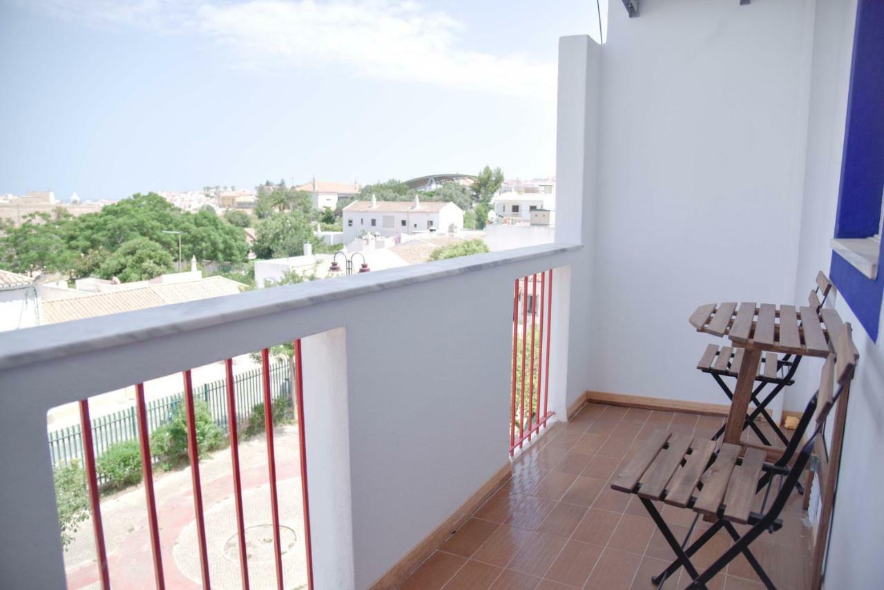 Doppel-/Zweibettzimmer mit Balkon