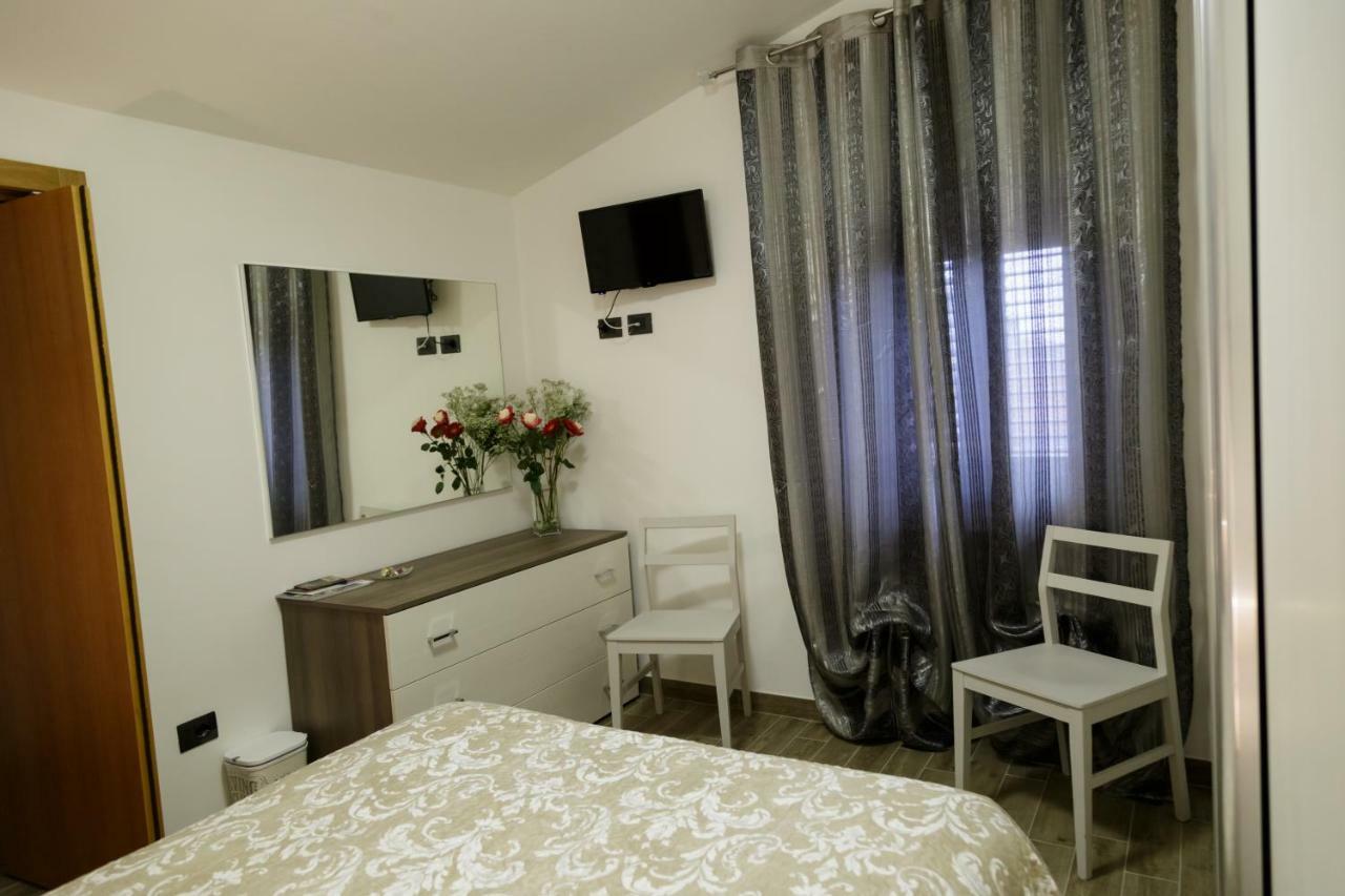 Double Room with Private External Bathroom,850917242:JPEG