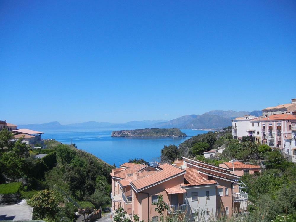 Camera Tripla Superior con Vista Mare