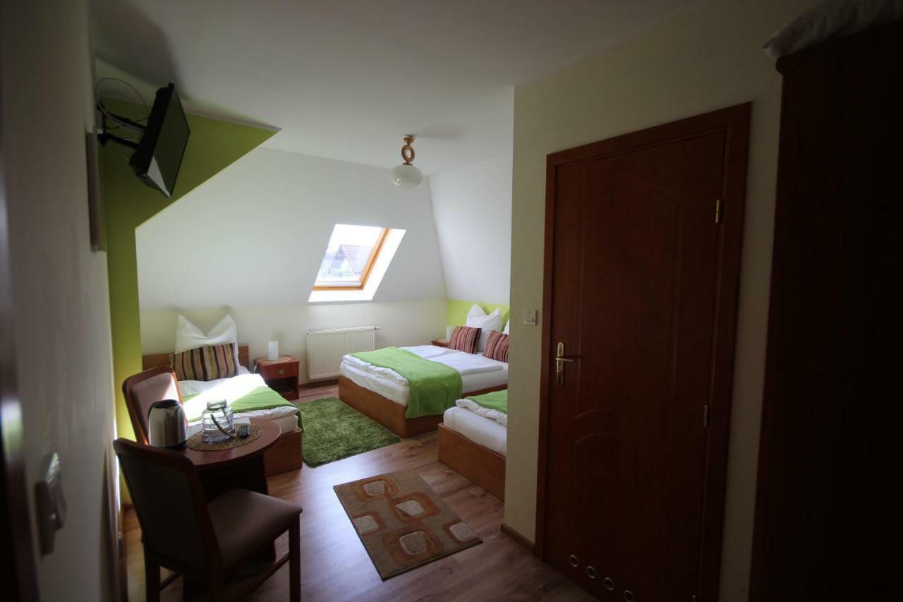 Vierbettzimmer mit Bad