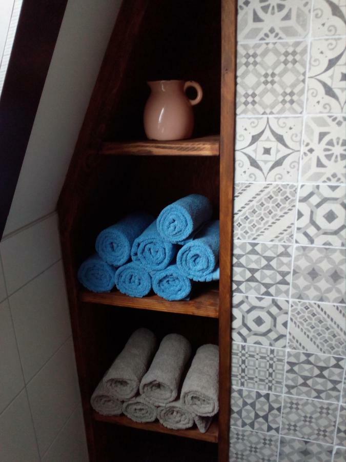Eenpersoonskamer met Gedeelde Badkamer en Toilet