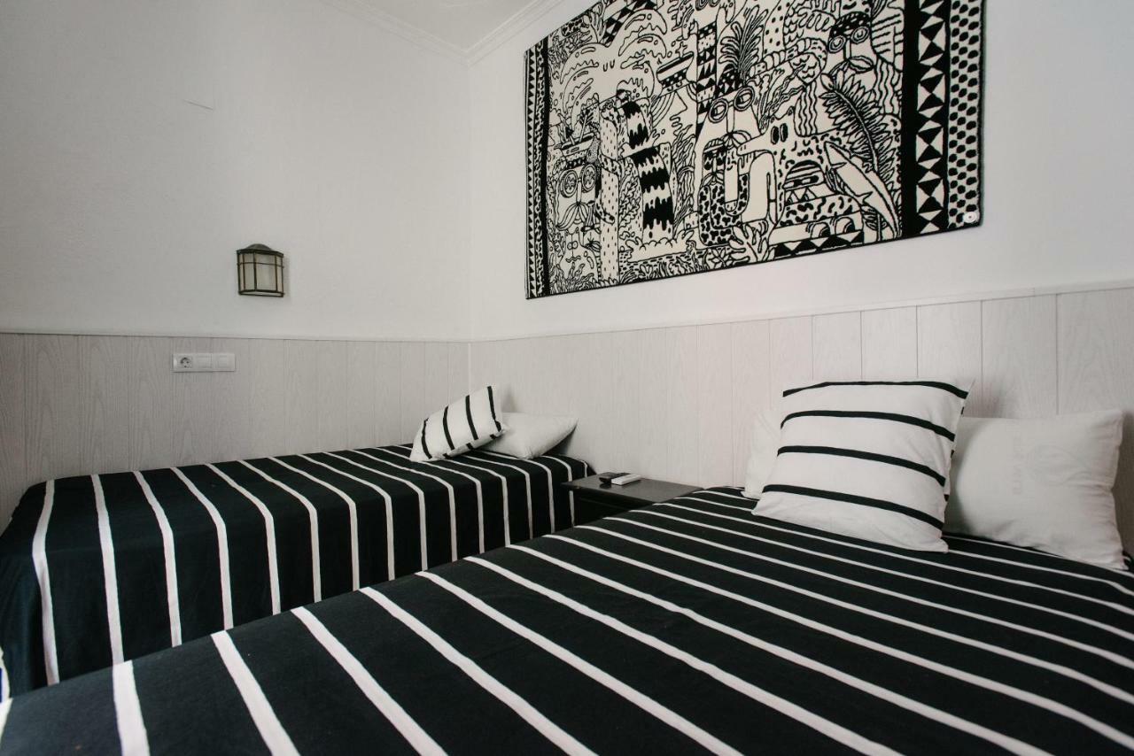 Chambre Lits Jumeaux avec Salle de Bains Commune