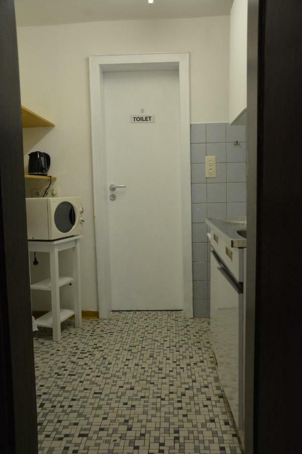 Doppel-/Zweibettzimmer mit Balkon
