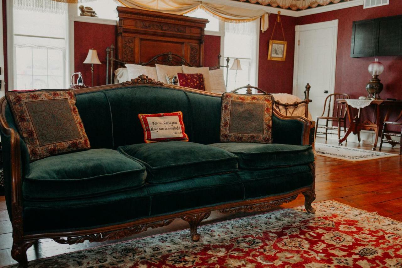Deluxe King Suite