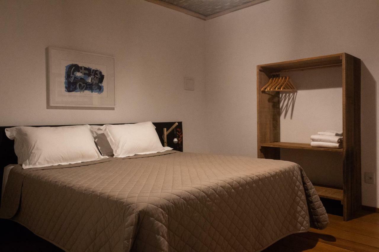 Quarto Grande com Cama de Casal ou 2 de Solteiro