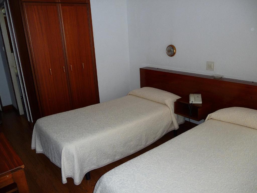 Doppel- oder Zweibettzimmer