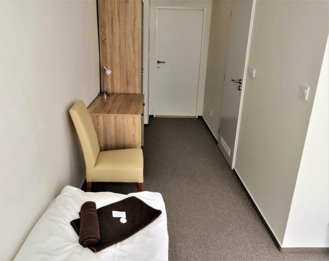 Single Room,918955243:JPEG