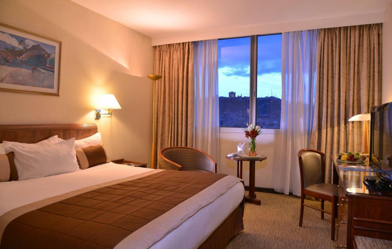 Chambre Lit King-Size - Vue sur Lac