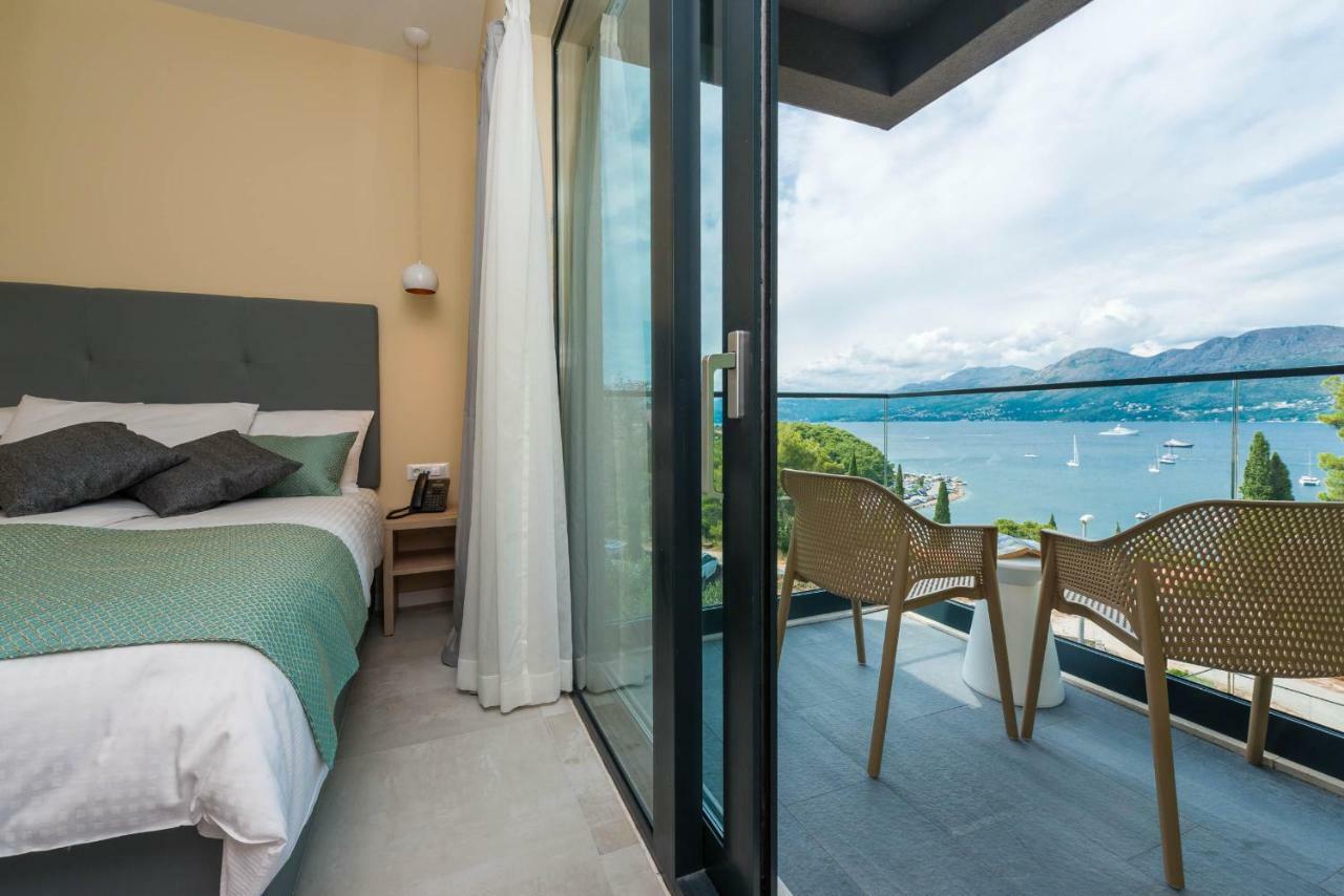 Double or Twin Room with Sea View