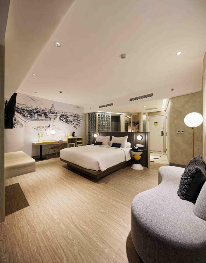 Yello Suite Room,891427072:JPEG