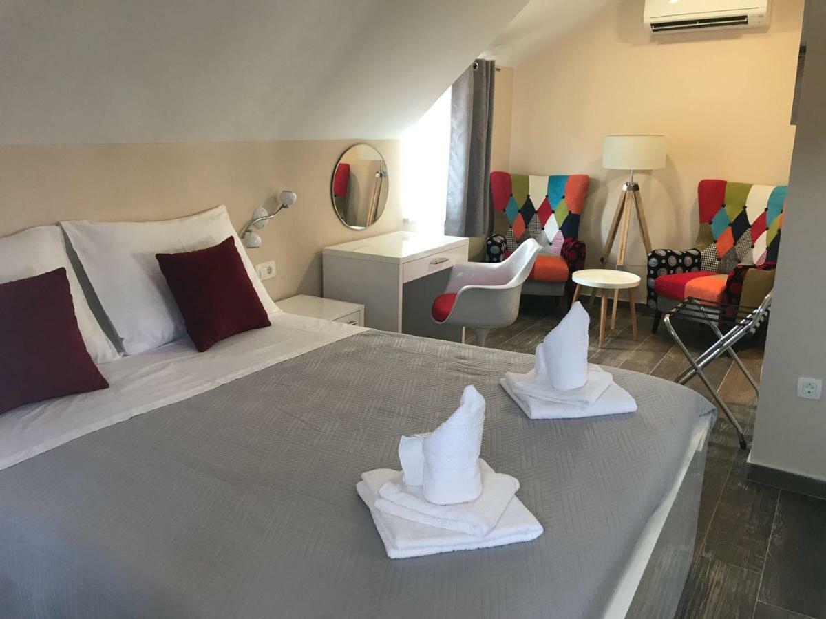 Studio met Kingsize Bed en Slaapbank