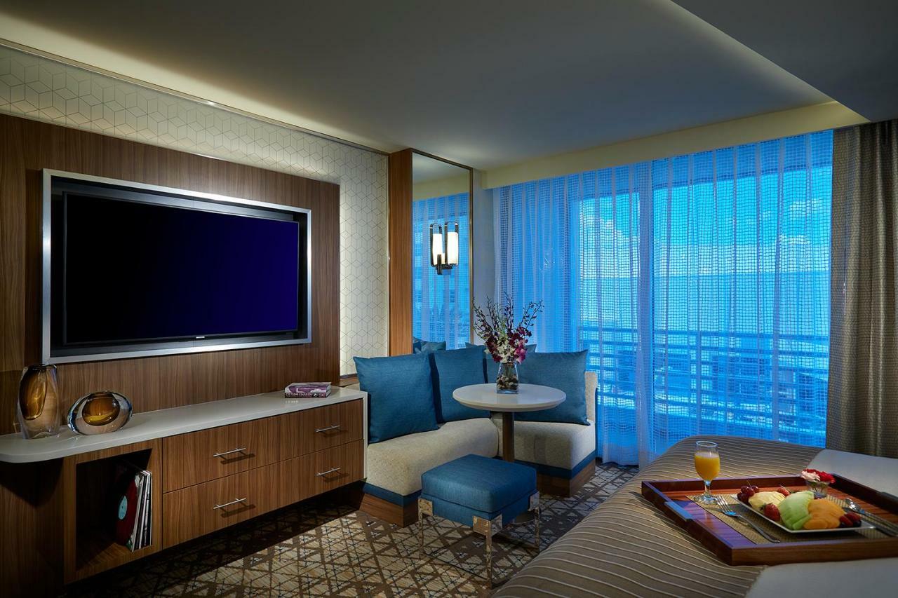 East Tower Deluxe King - Smoking,925641520:JPEG