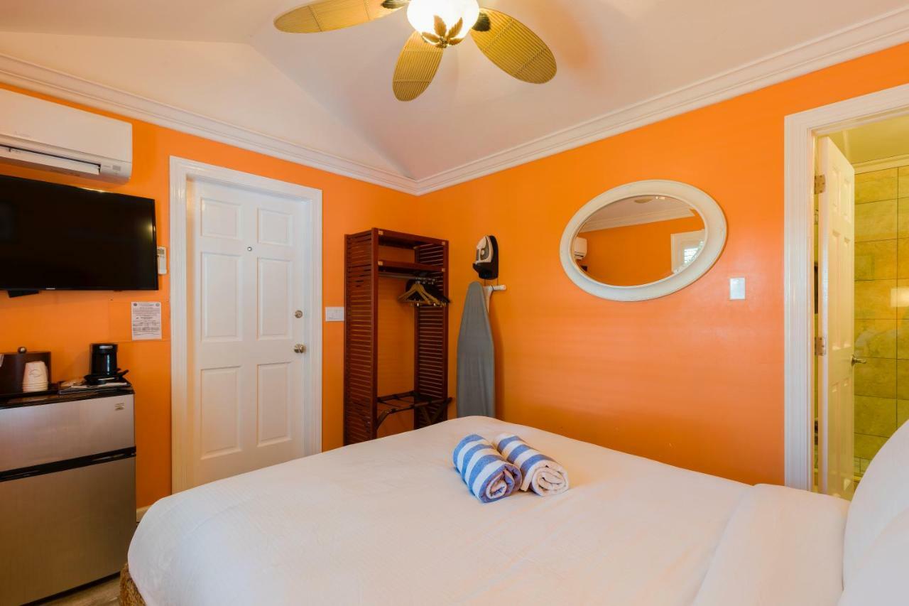 Deluxe Cottage Queen Room