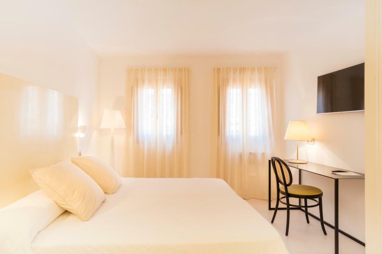 Deluxe Double or Twin Room with Spa Bath,909527308:JPEG