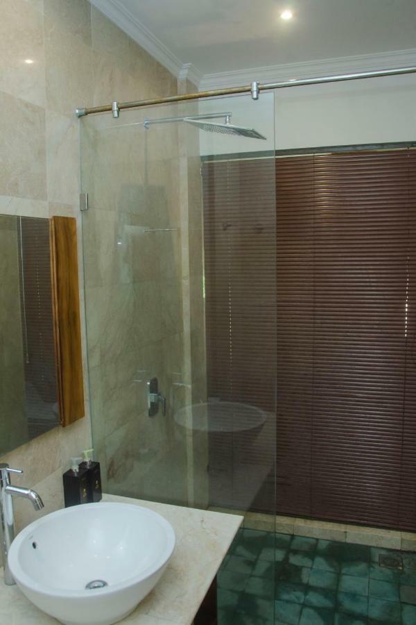 Chambre Lits Jumeaux de Luxe avec Vue sur la Piscine