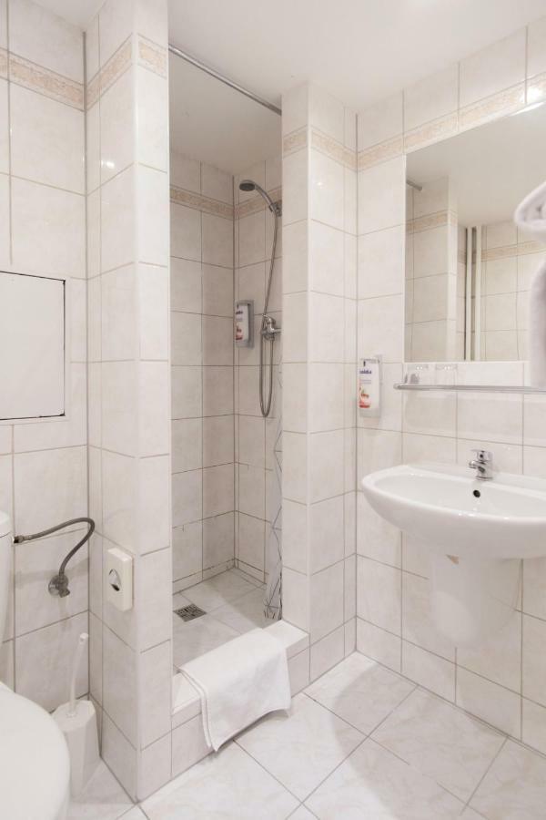 Quarto Deluxe com Cama de Casal ou 2 de Solteiro e Varanda